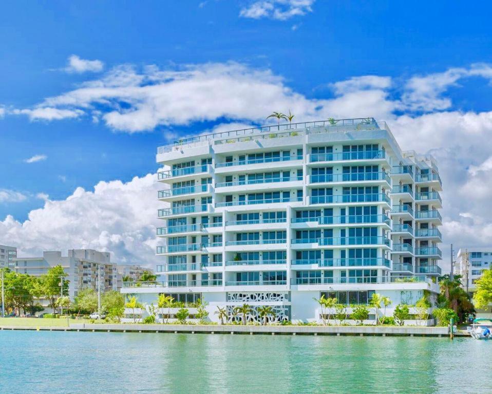 Ivory On The Bay Apartment - Miami Beach — Photos 3